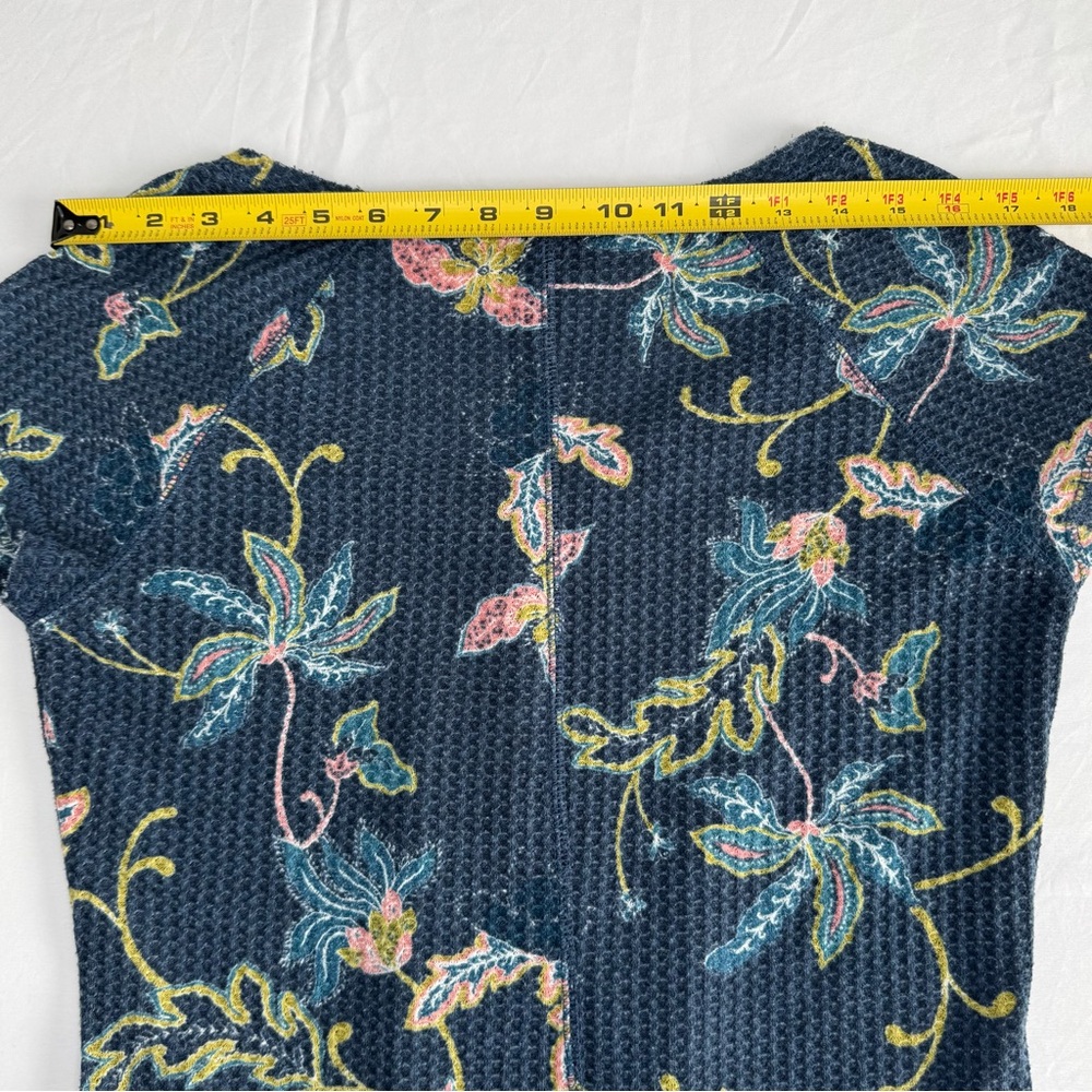 William Rast Blue Geneva Henley Top Floral Women’s Size Large - Picture 9 of 13